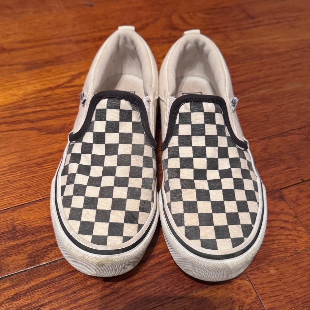 VANS BOYS SIZE 2 CHECKERED